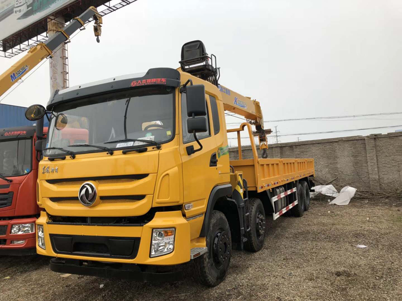 三一隨車吊與東風特商濰柴前四后八隨車吊價格解析