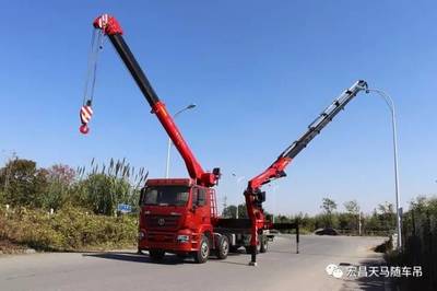 新宏昌重工集團創始人親赴揚州工廠 為隨車吊新品展前助陣